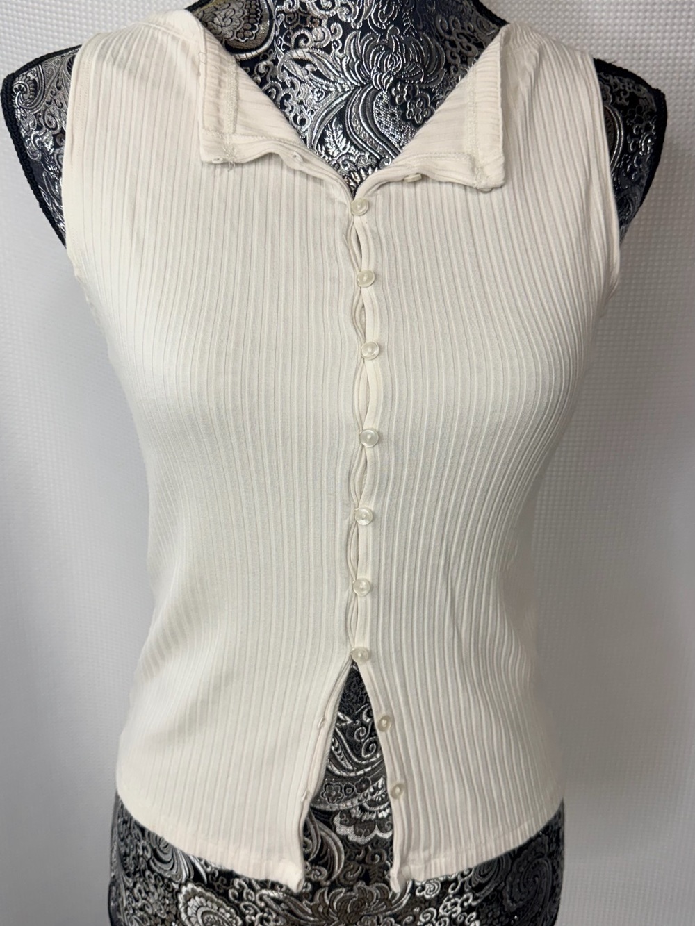 Abercrombie & Fitch Cream Ribbed Button-Front Tank - Picture 11 of 14